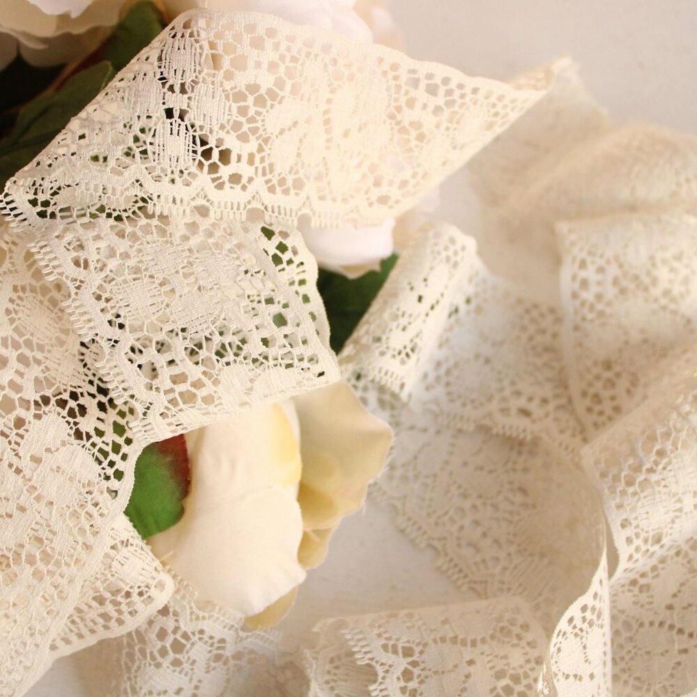 Vintage 1950s Lace Trim, Ivory 2 yard,  1.75" wide - Picture 10 of 10
